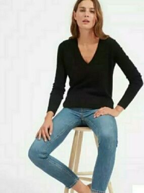 GAP Luxe Angora Blend Navy Blue V-Neck Sweater Sz L